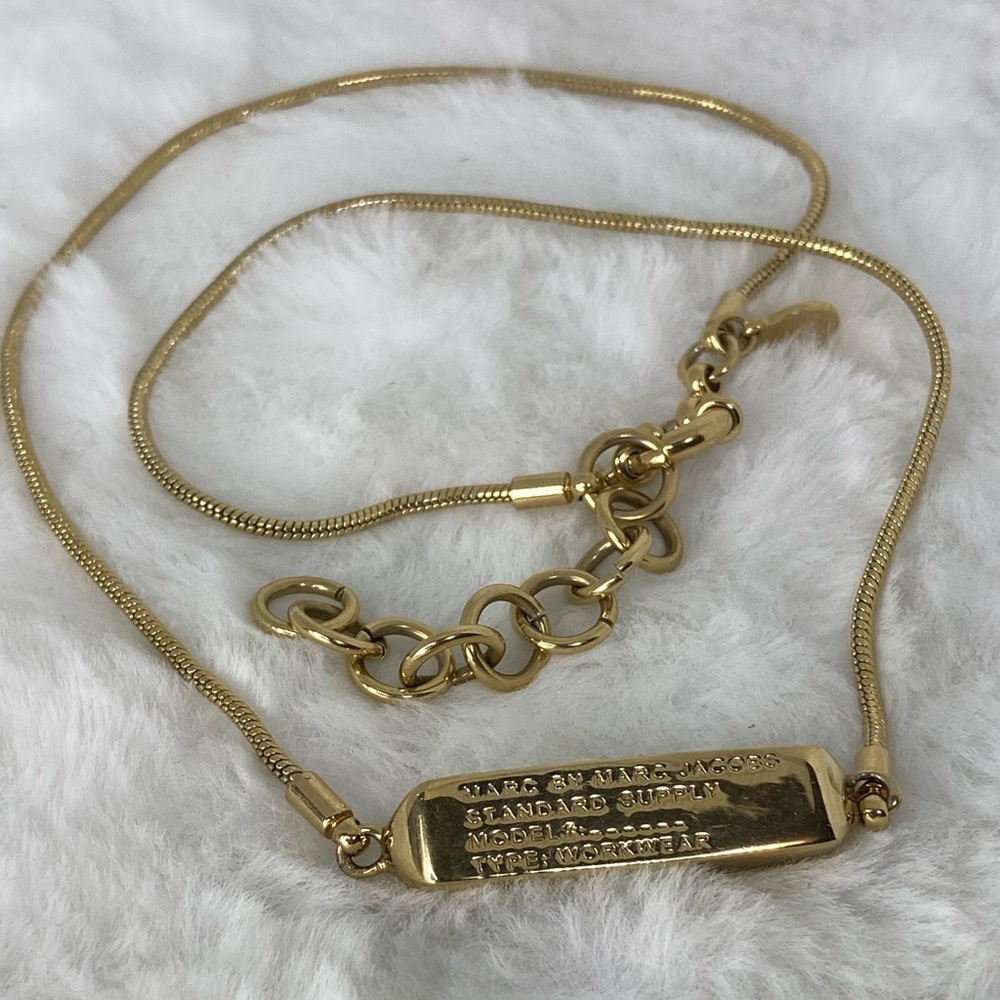 MARC BY MARC JACOBS STANDARD SUPPLY ID PLAQUE PENDANT NECKLACE